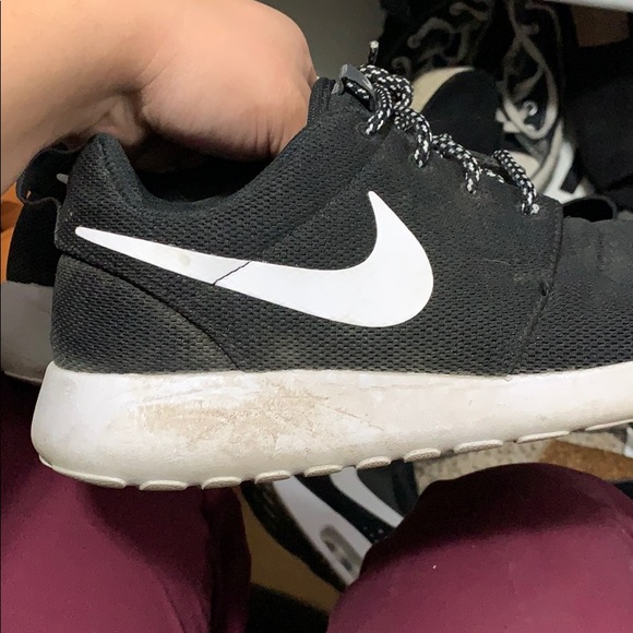 Nikes - Picture 4 of 4
